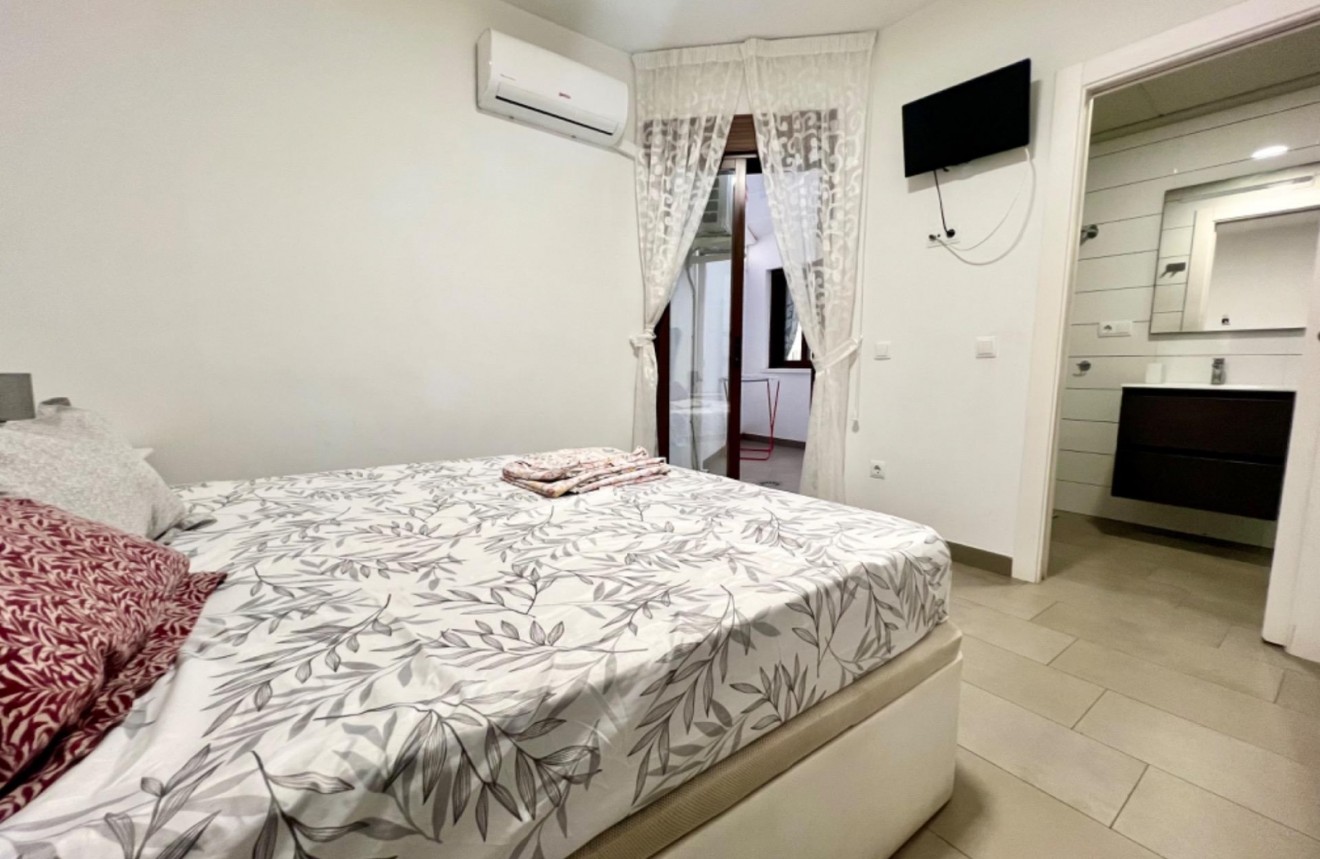 Resale - Apartment / flat -
Torrevieja - Centro