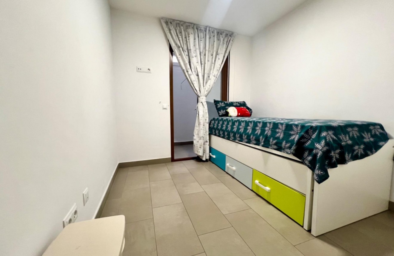 Resale - Apartment / flat -
Torrevieja - Centro