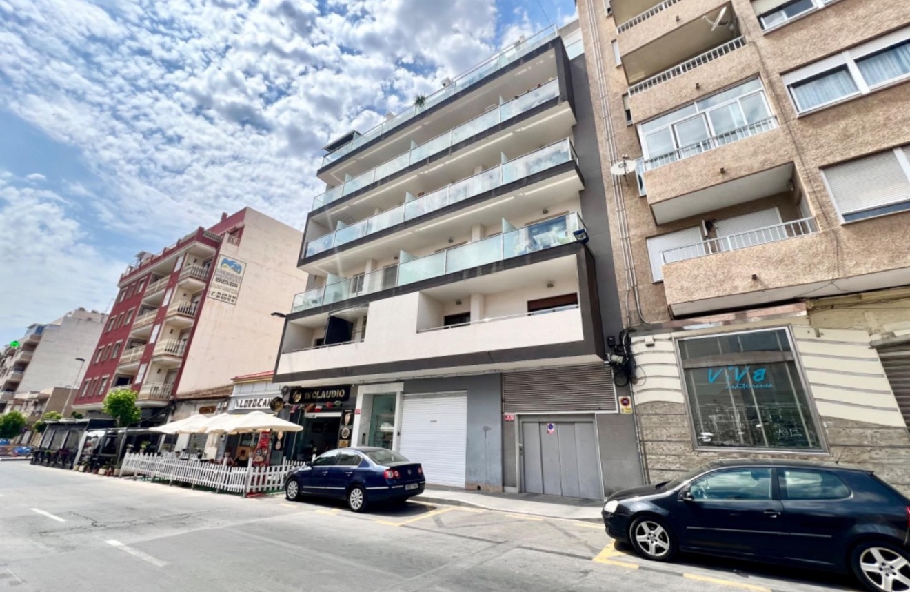 Resale - Apartment / flat -
Torrevieja - Centro