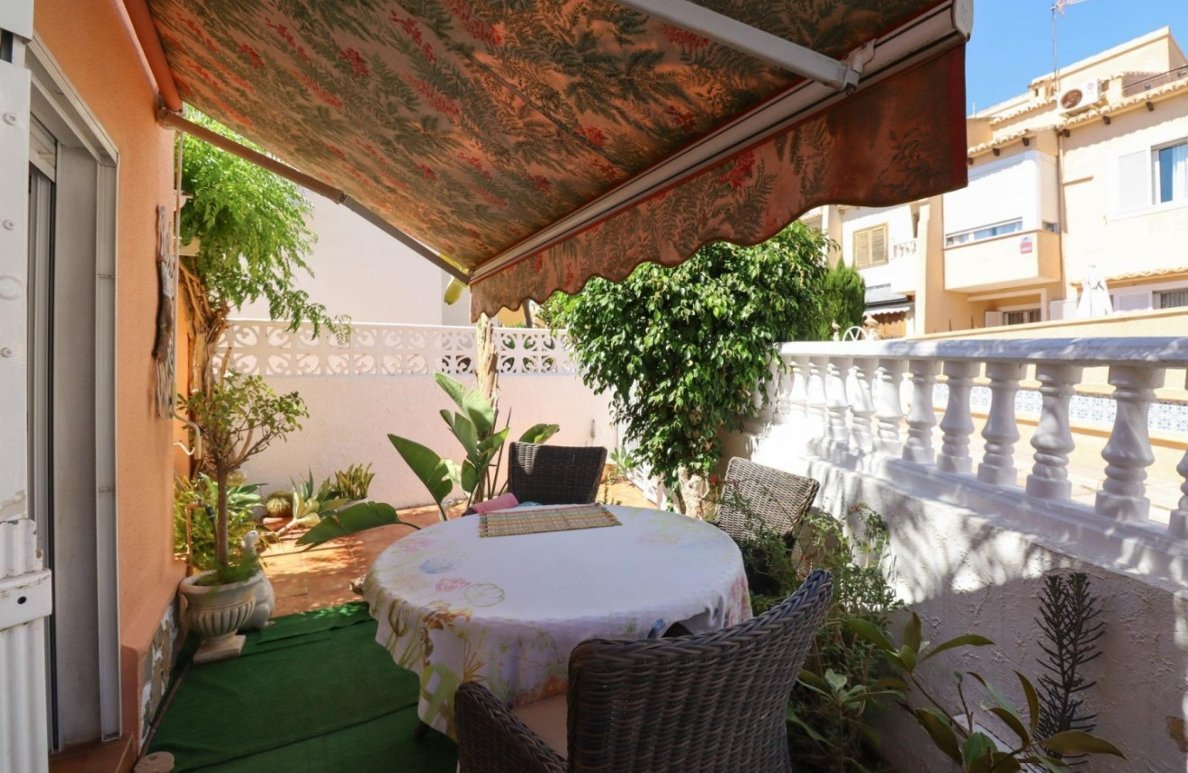 Segunda mano - Bungalow -
Torrevieja - Los balcones