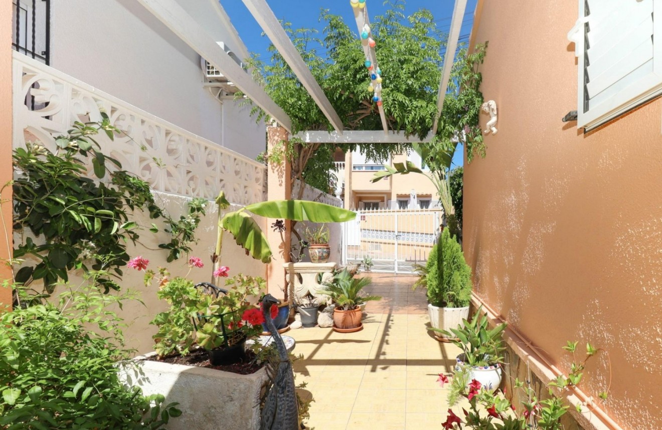 Z drugiej ręki - Bungalow -
Torrevieja - Los balcones