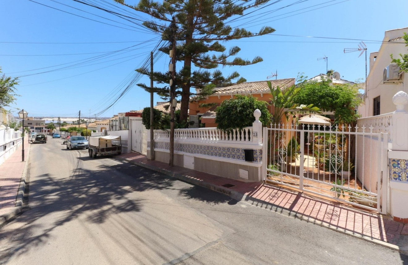 Z drugiej ręki - Bungalow -
Torrevieja - Los balcones