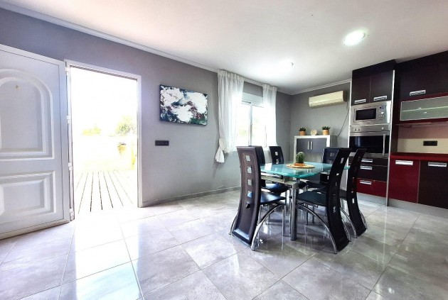 Resale - Chalet -
Torrevieja - El chaparral