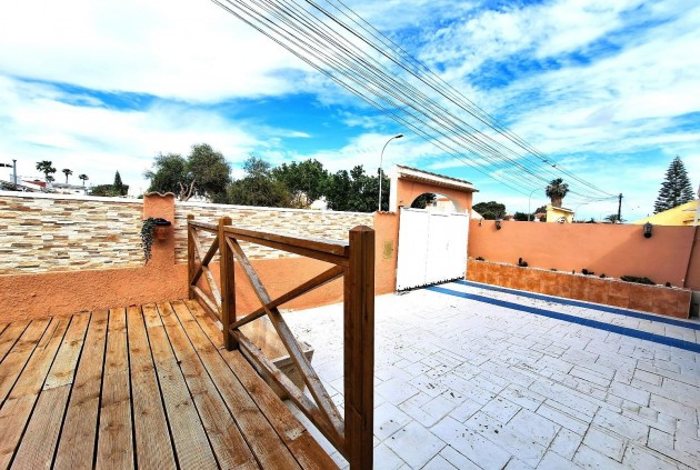 Resale - Chalet -
Torrevieja - El chaparral