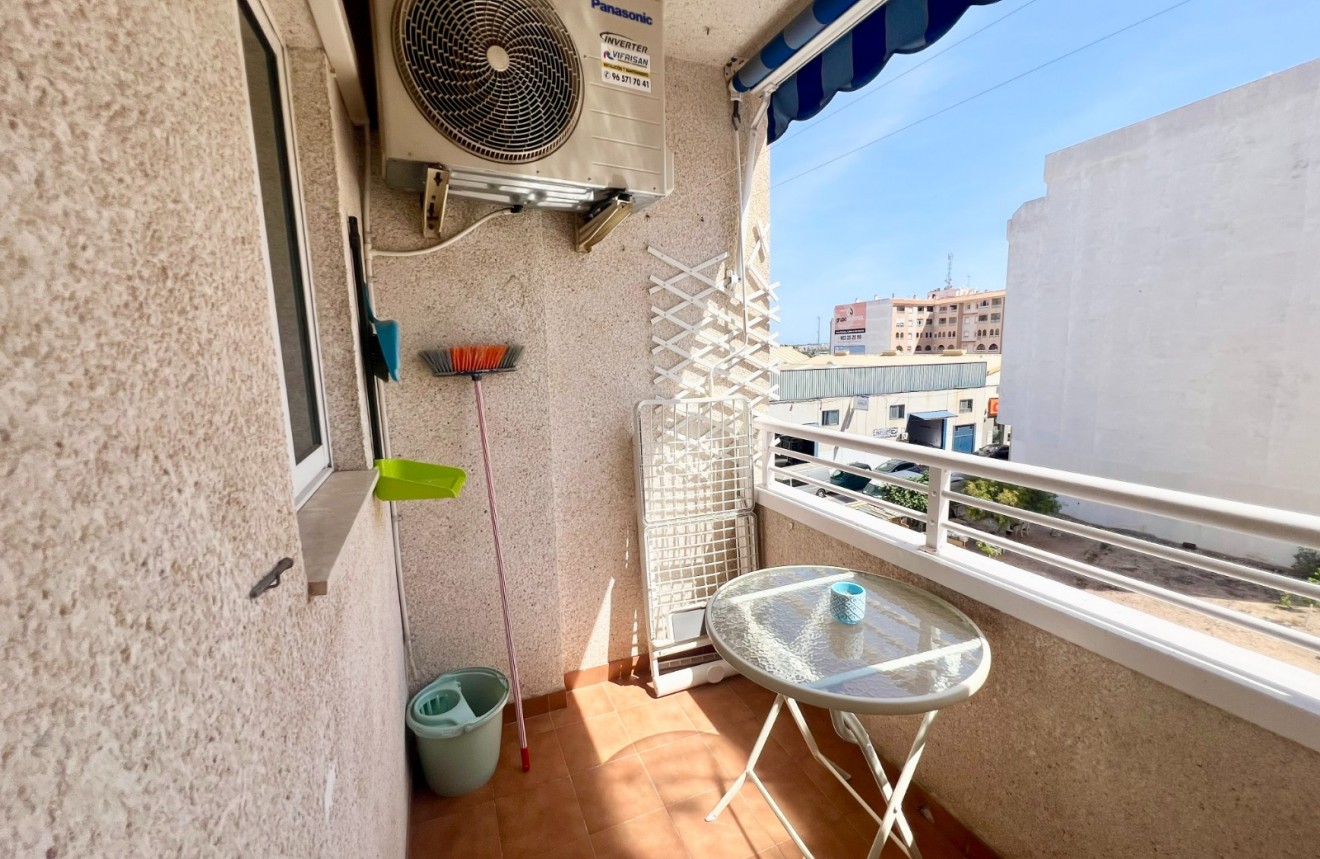 D'occasion - Appartement -
Torrevieja - Parque las naciones