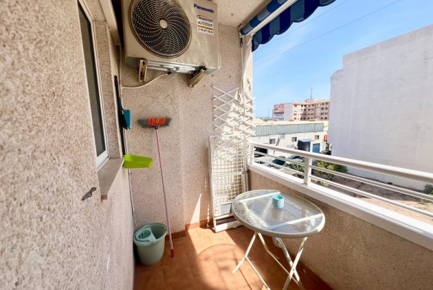 D'occasion - Appartement -
Torrevieja - Parque las naciones