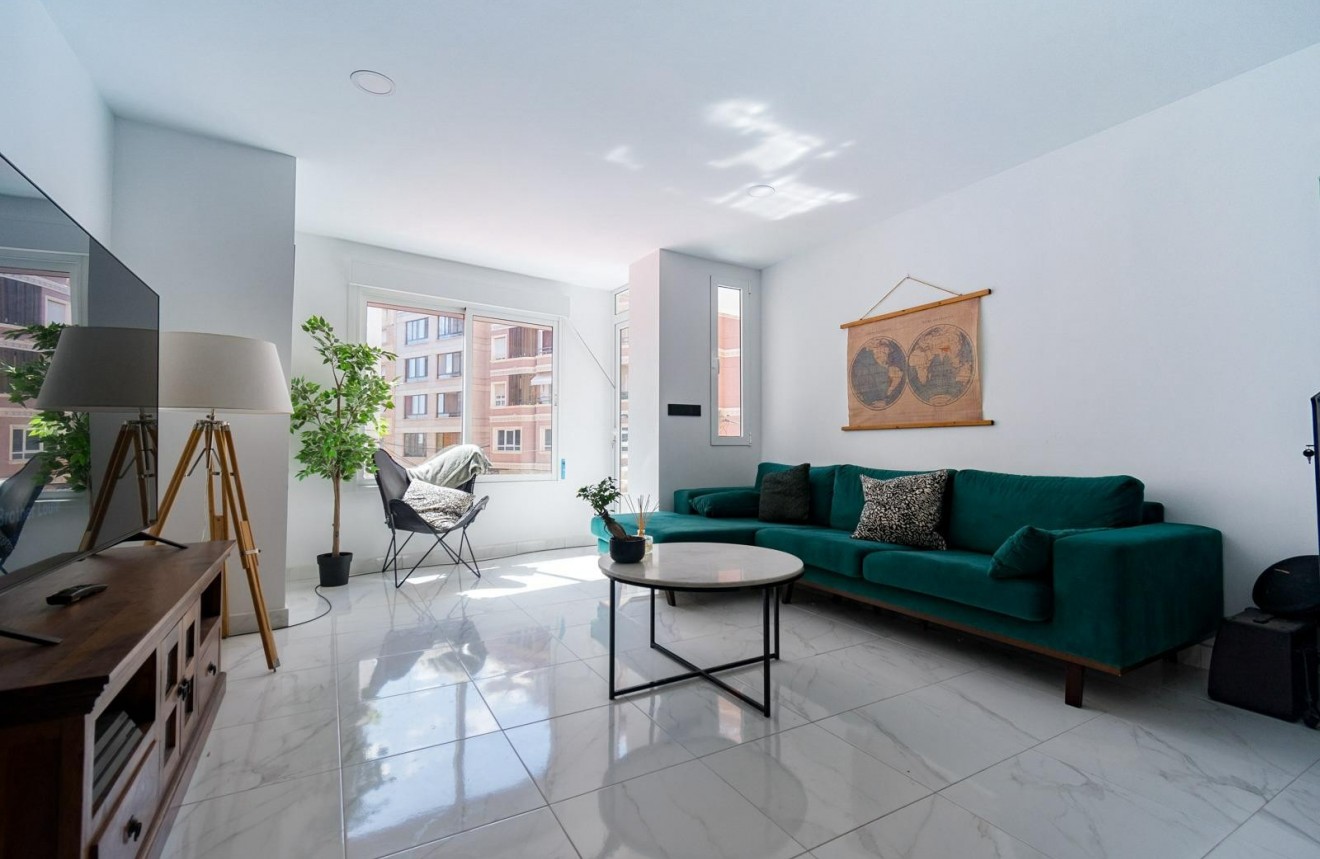 Resale - Apartment / flat -
Torrevieja - Centro