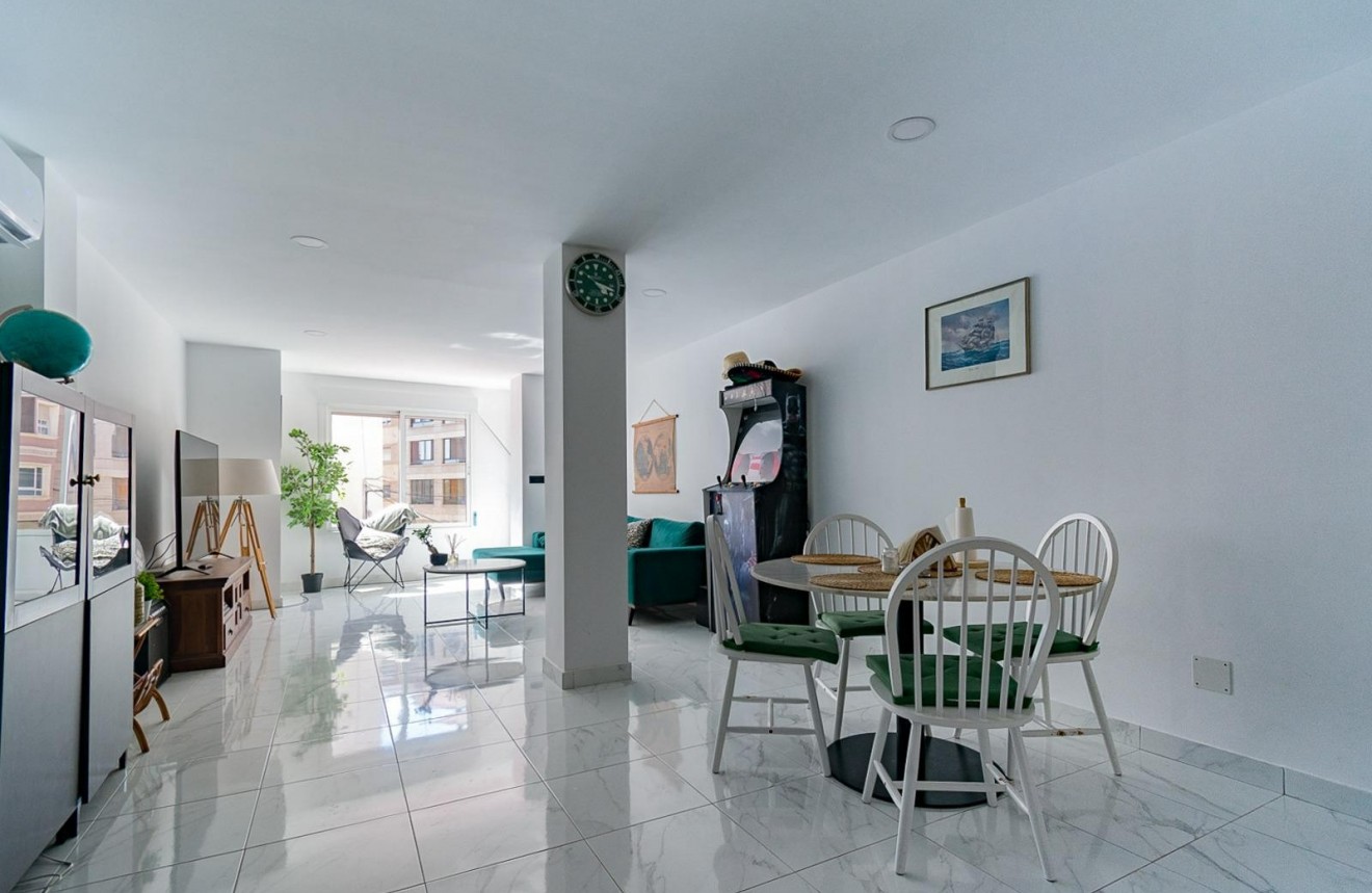 Tweedehands - Appartement / flat -
Torrevieja - Centro