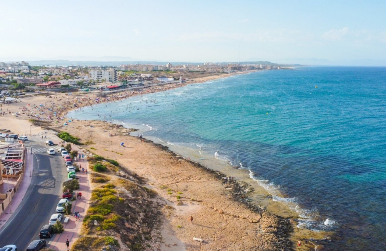 Neue Gebäude - Chalet -
Torrevieja - Torrejón