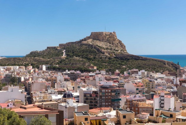 Neue Gebäude - Wohnung -
Alicante - Centro