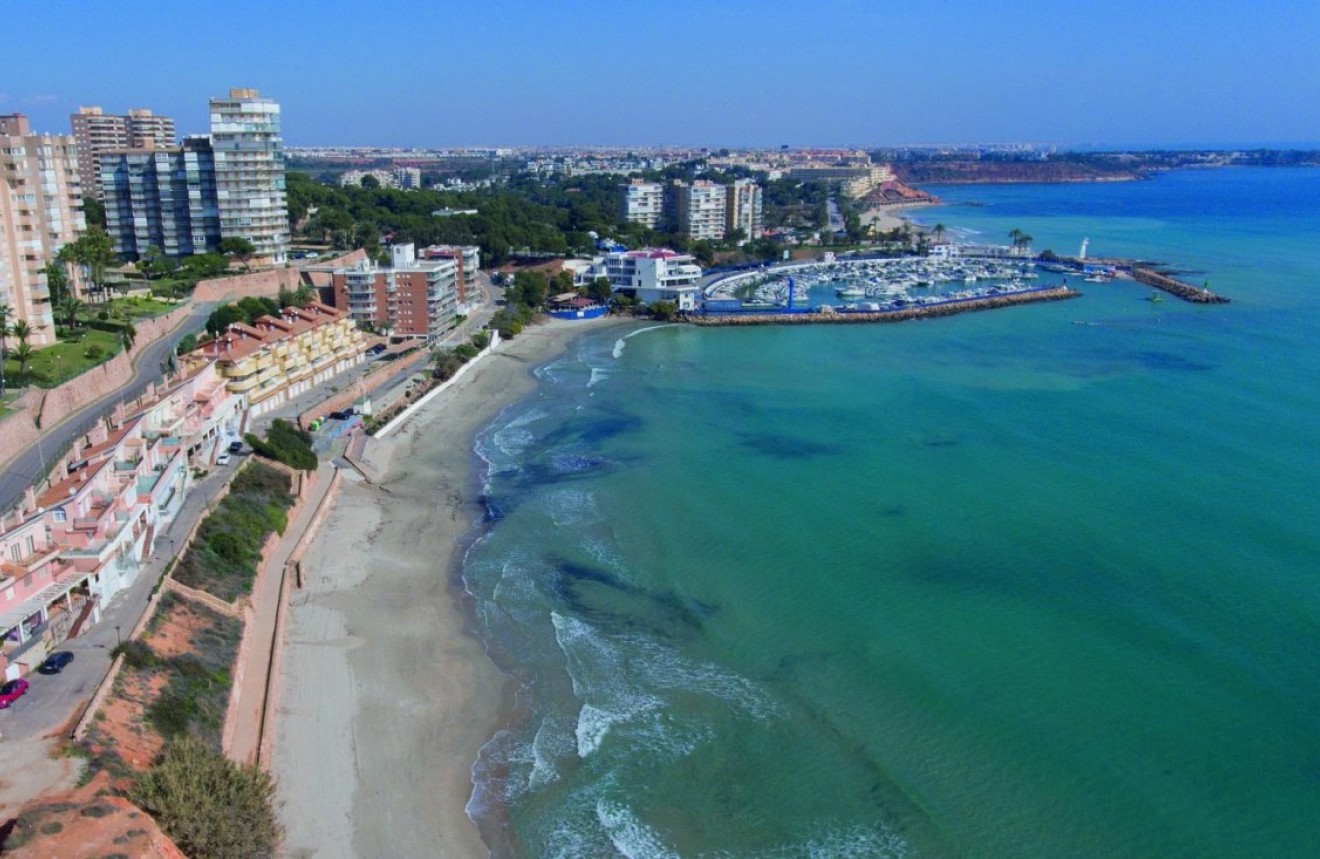 Nowy budynek - Daszek -
Orihuela Costa - Campoamor