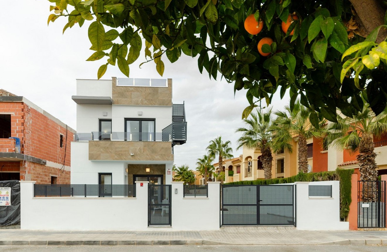 Neue Gebäude - Chalet -
Torrevieja - Torretas