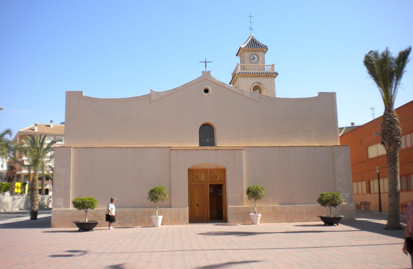 Nowy budynek - Szalet -
Los Montesinos - La herrada