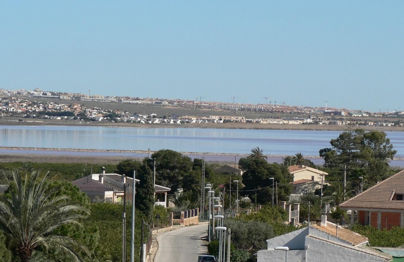 Nowy budynek - Szalet -
Los Montesinos - La herrada