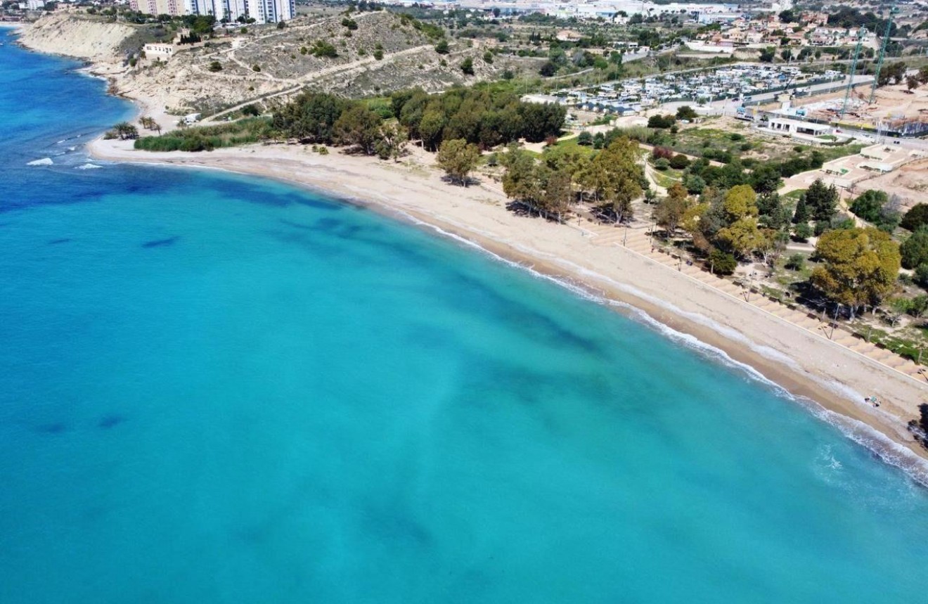 Nowy budynek - Daszek -
Villajoyosa - Playas Del Torres