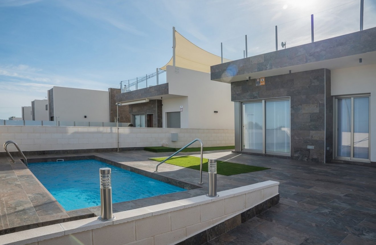 Obra nueva - Chalet -
Orihuela Costa - PAU 8