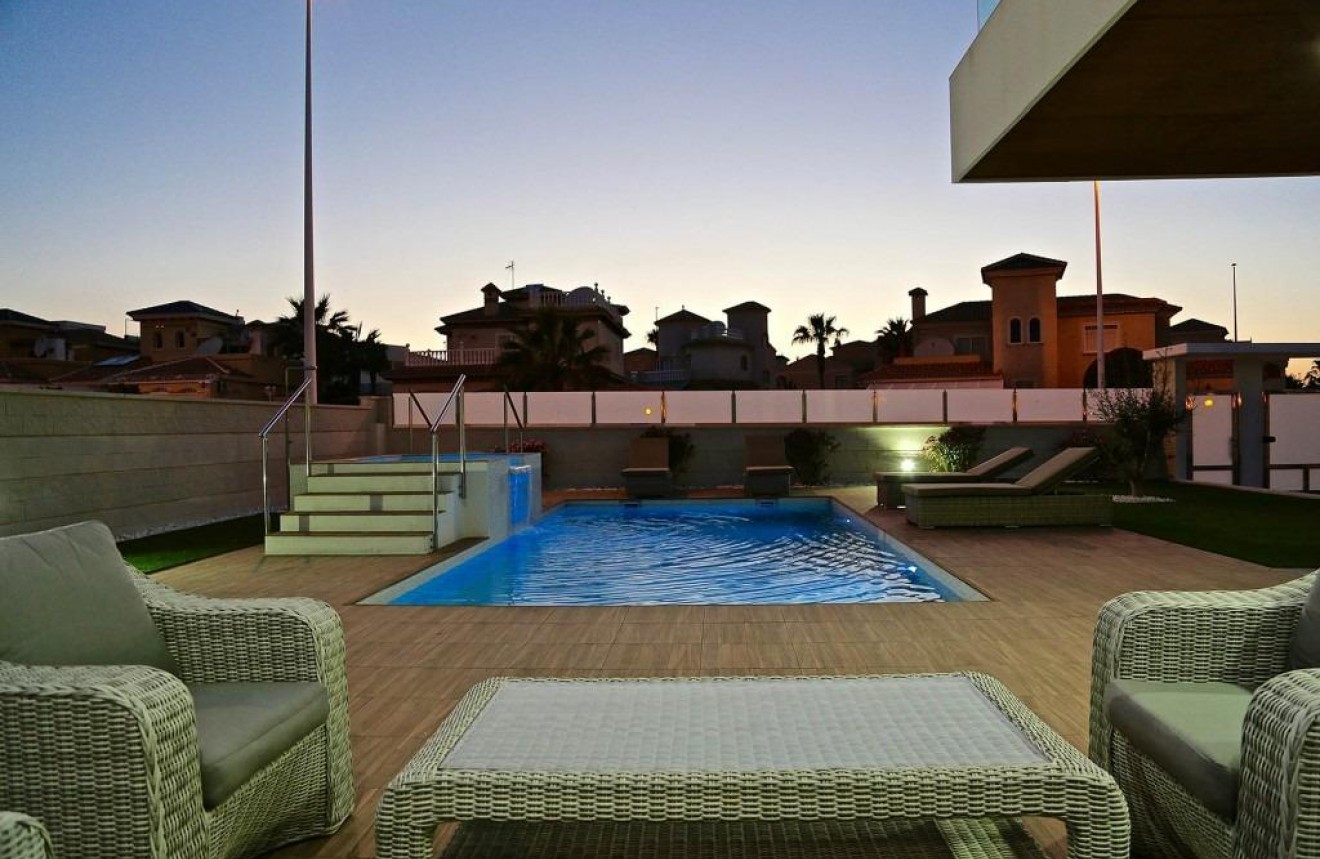 Nieuwbouw Woningen - Chalet -
Orihuela Costa - Campoamor