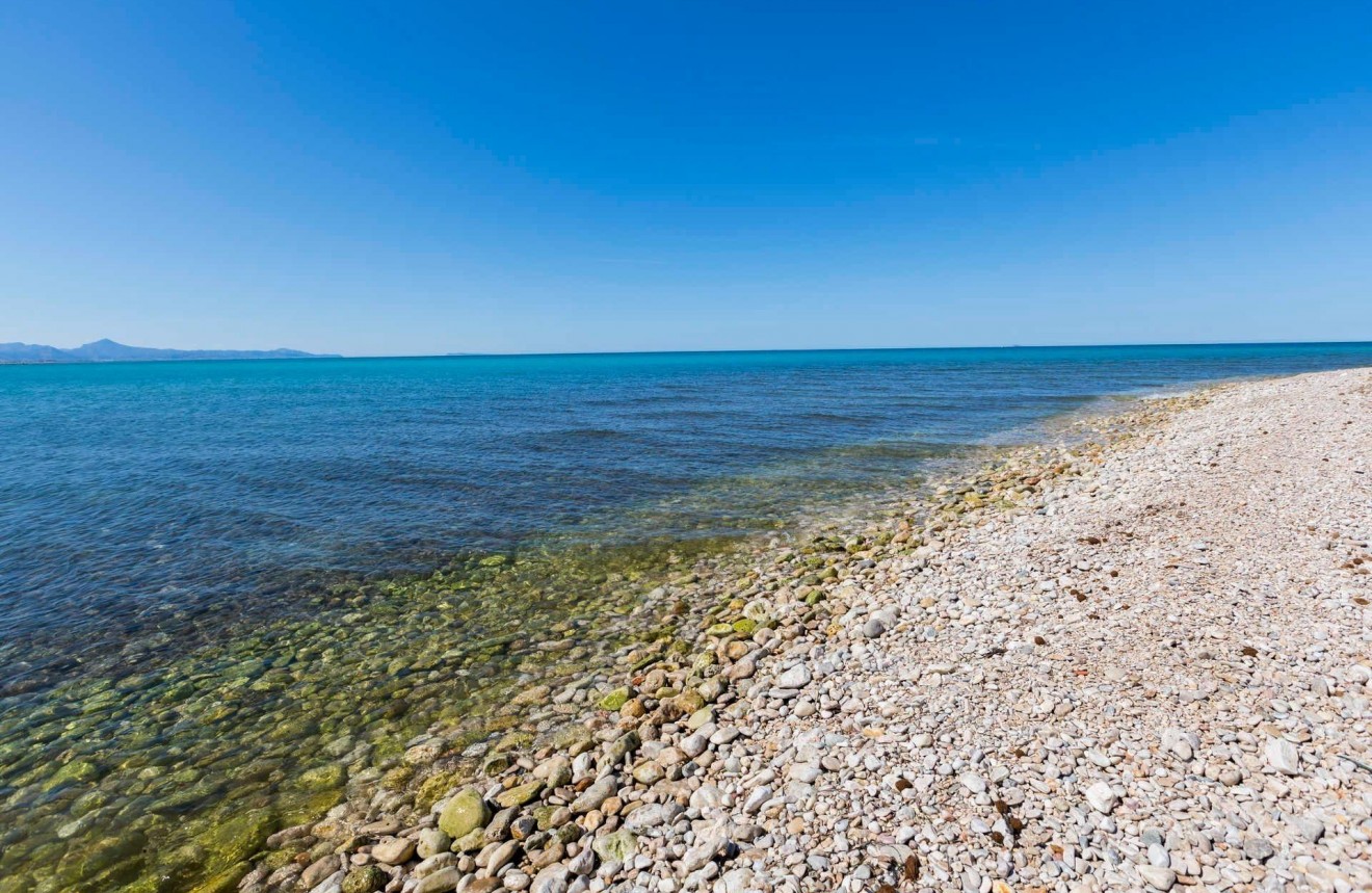 Nowy budynek - Daszek -
Denia - Las Marinas