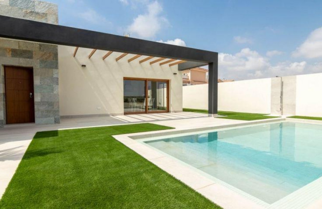 Obra nueva - Chalet -
Torrevieja - Los altos