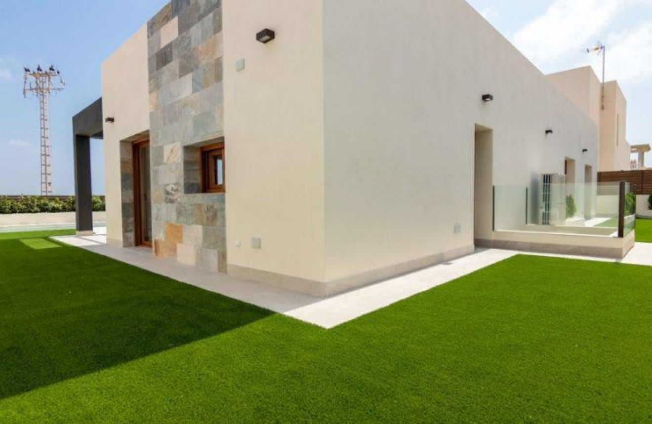 Obra nueva - Chalet -
Torrevieja - Los altos