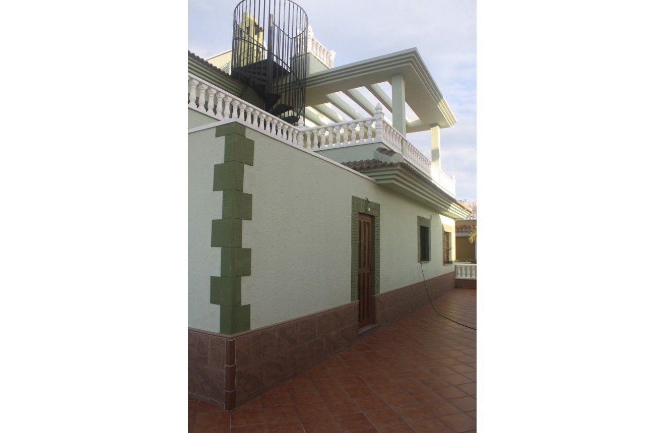 Neue Gebäude - Chalet -
Torrevieja - Los altos