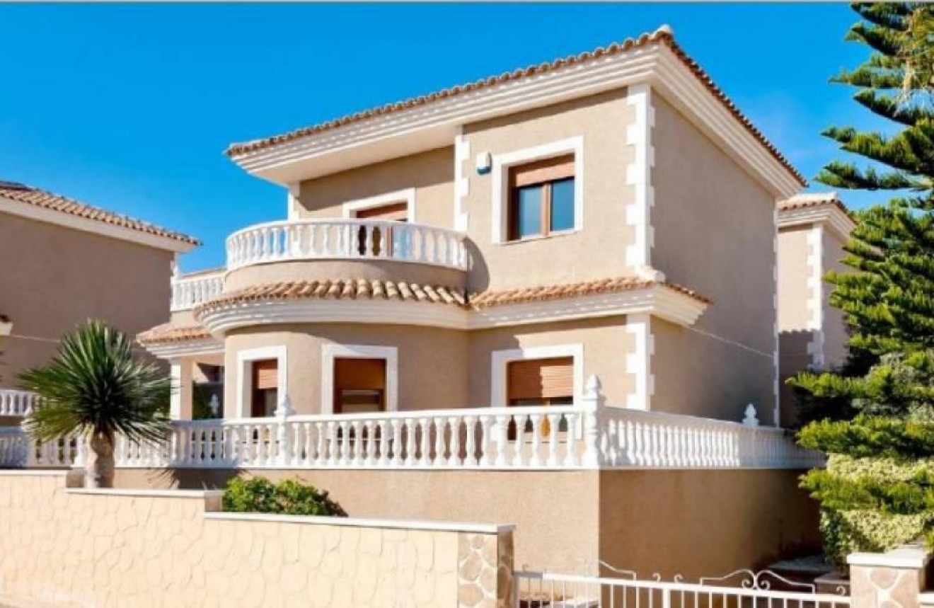 Neue Gebäude - Chalet -
Torrevieja - Los altos