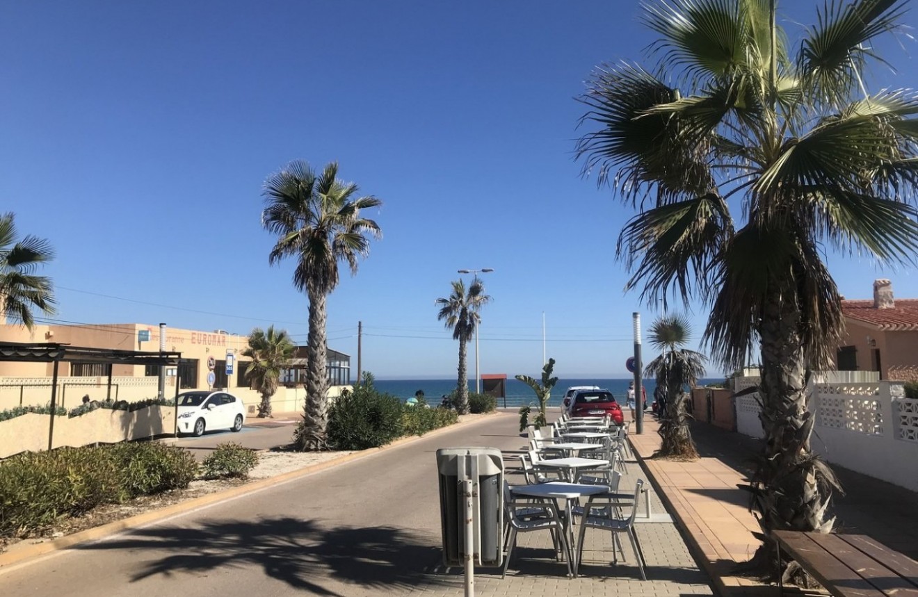 Nowy budynek - Szalet -
Torrevieja - La Mata Pueblo