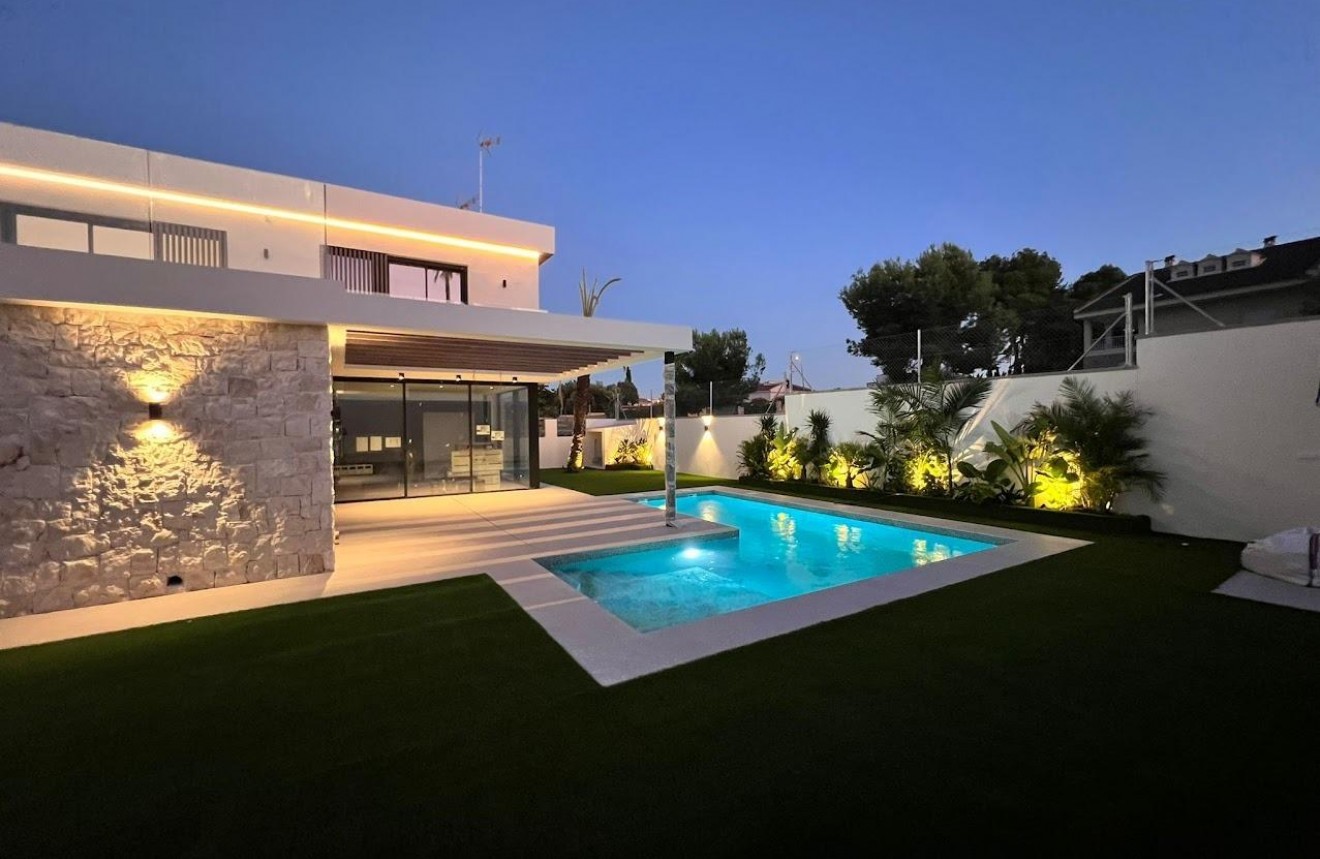 Obra nueva - Chalet -
Orihuela Costa - Montezenia