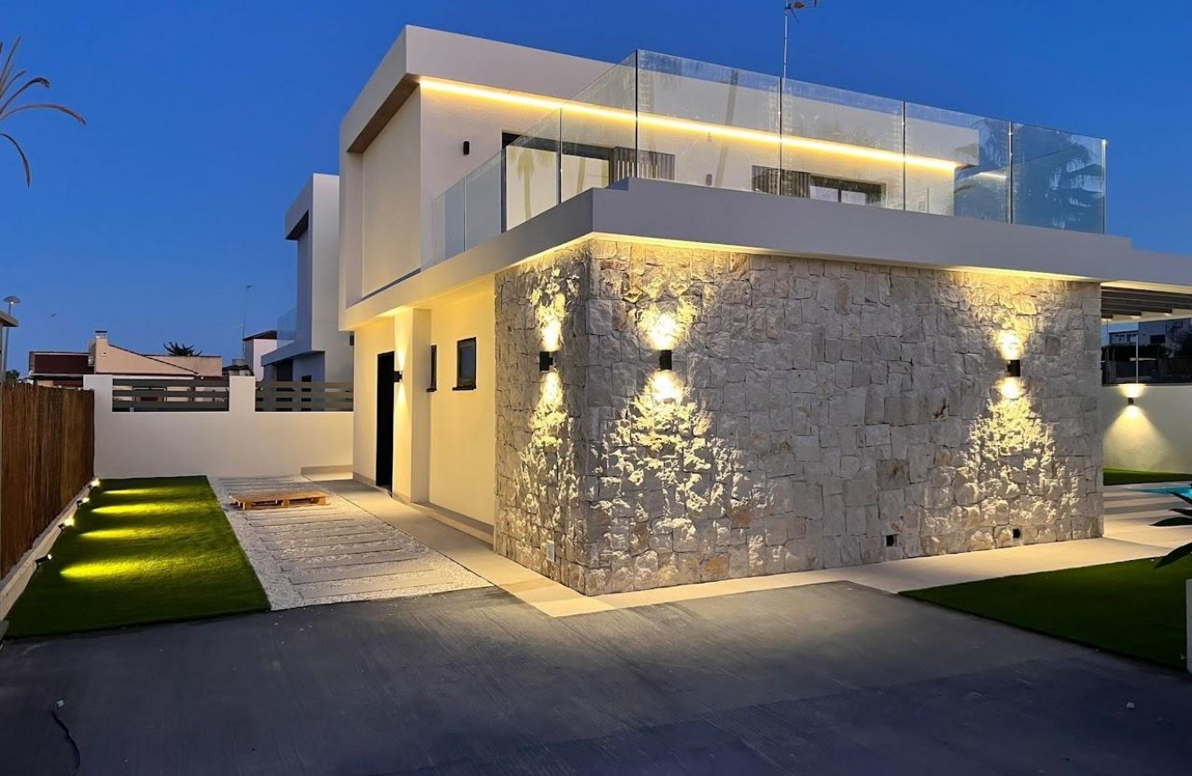 Obra nueva - Chalet -
Orihuela Costa - Montezenia