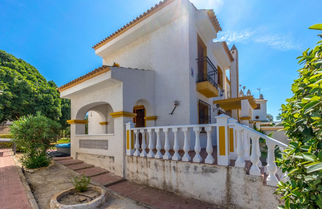 Segunda mano - Chalet -
Torrevieja - Los Balcones - Los Altos del Edén