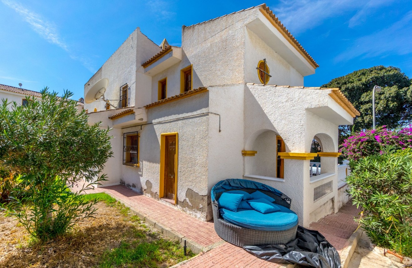 Resale - Chalet -
Torrevieja - Los Balcones - Los Altos del Edén