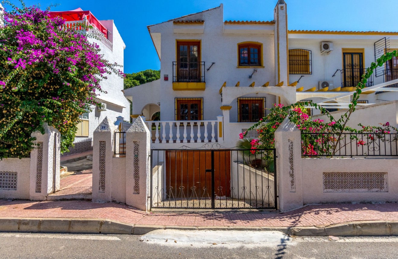 Z drugiej ręki - Szalet -
Torrevieja - Los Balcones - Los Altos del Edén