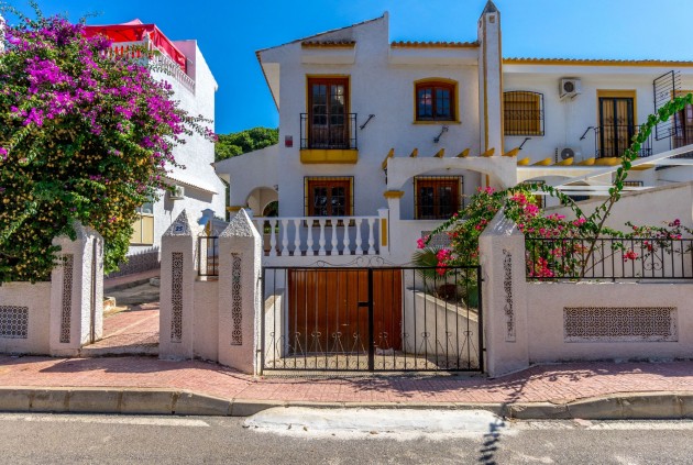 Z drugiej ręki - Szalet -
Torrevieja - Los Balcones - Los Altos del Edén