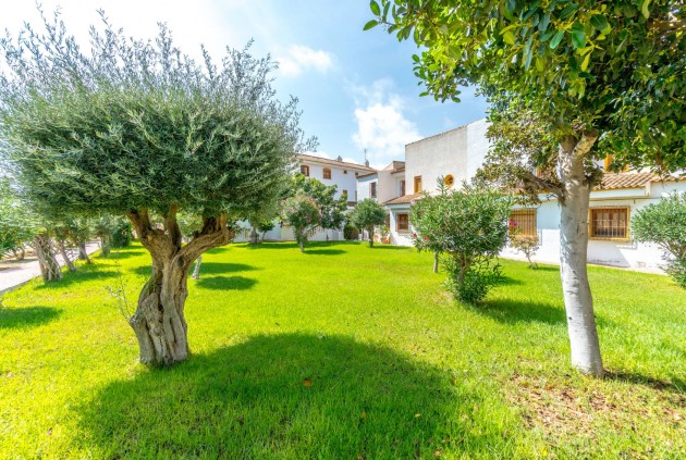 Z drugiej ręki - Szalet -
Torrevieja - Los Balcones - Los Altos del Edén