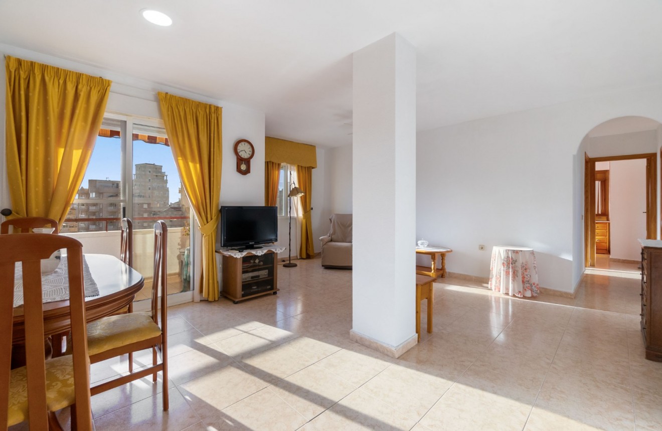 Tweedehands - Appartement / flat -
Torrevieja - Nueva Torrevieja