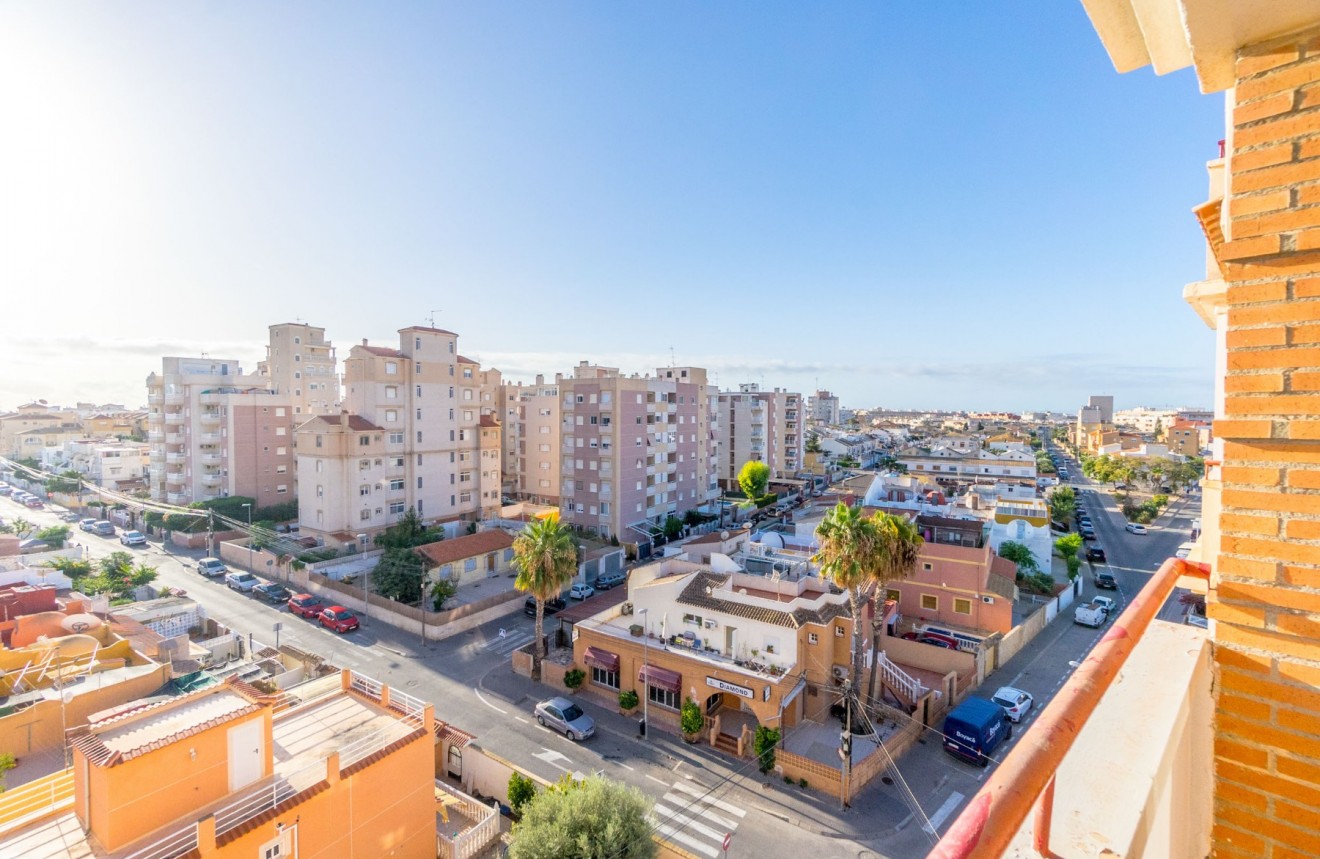 Resale - Apartment / flat -
Torrevieja - Nueva Torrevieja