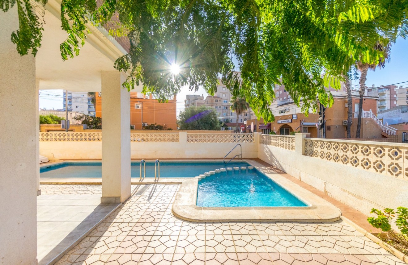 Z drugiej ręki - Mieszkanie w bloku -
Torrevieja - Nueva Torrevieja