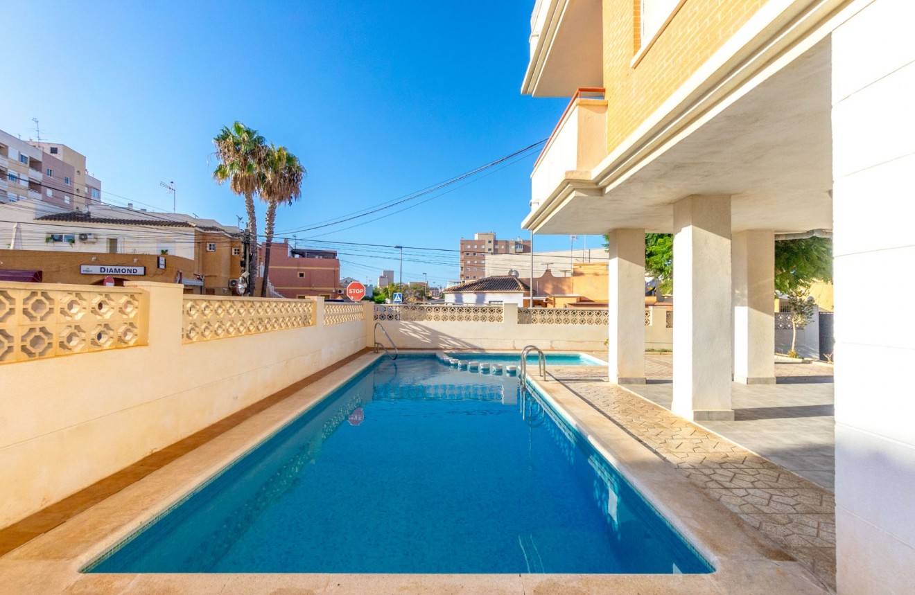 Resale - Apartment / flat -
Torrevieja - Nueva Torrevieja