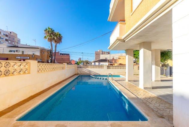 Tweedehands - Appartement / flat -
Torrevieja - Nueva Torrevieja