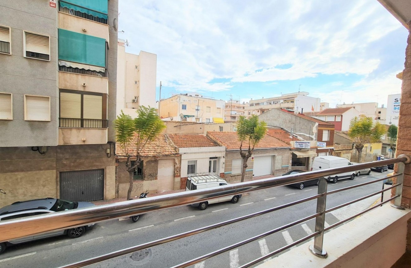 Resale - Apartment / flat -
Torrevieja - Centro