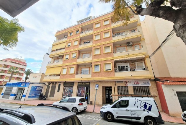 Z drugiej ręki - Mieszkanie w bloku -
Torrevieja - Centro