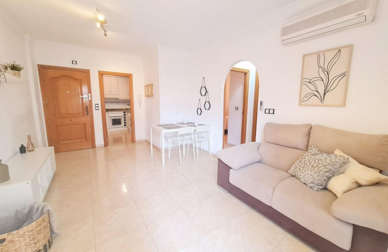 Resale - Apartment / flat -
Torrevieja - Centro