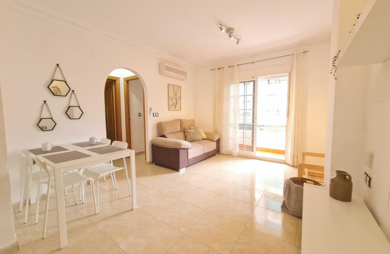 Resale - Apartment / flat -
Torrevieja - Centro