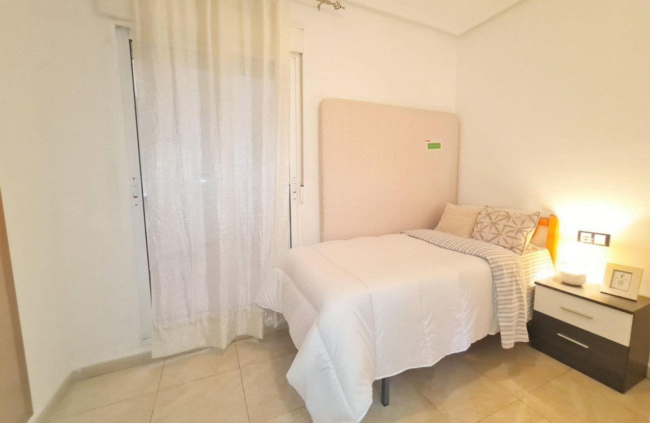 Resale - Apartment / flat -
Torrevieja - Centro