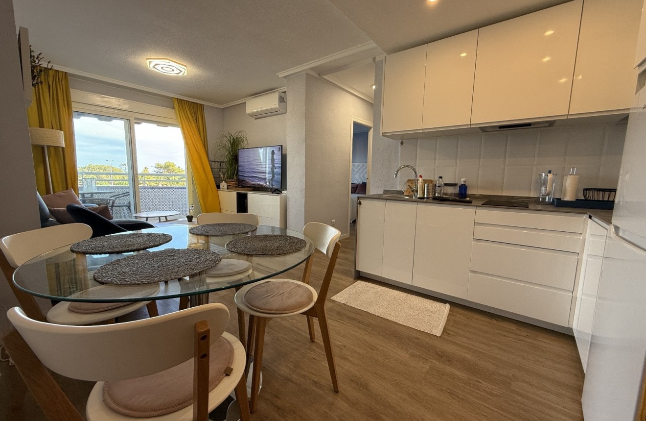 Resale - Apartment / flat -
Torrevieja - Costa Blanca