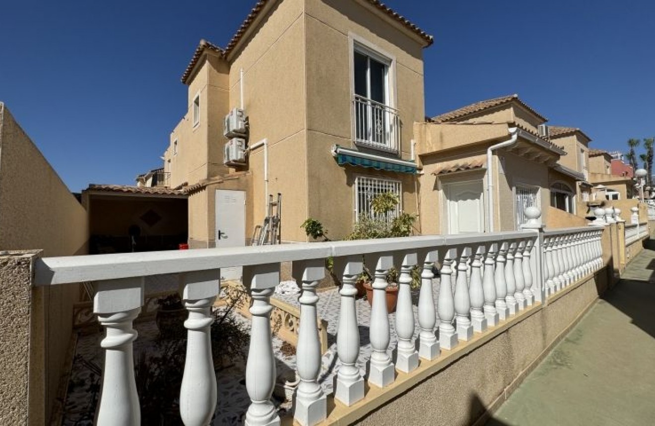 Resale - Chalet -
Torrevieja - Costa Blanca