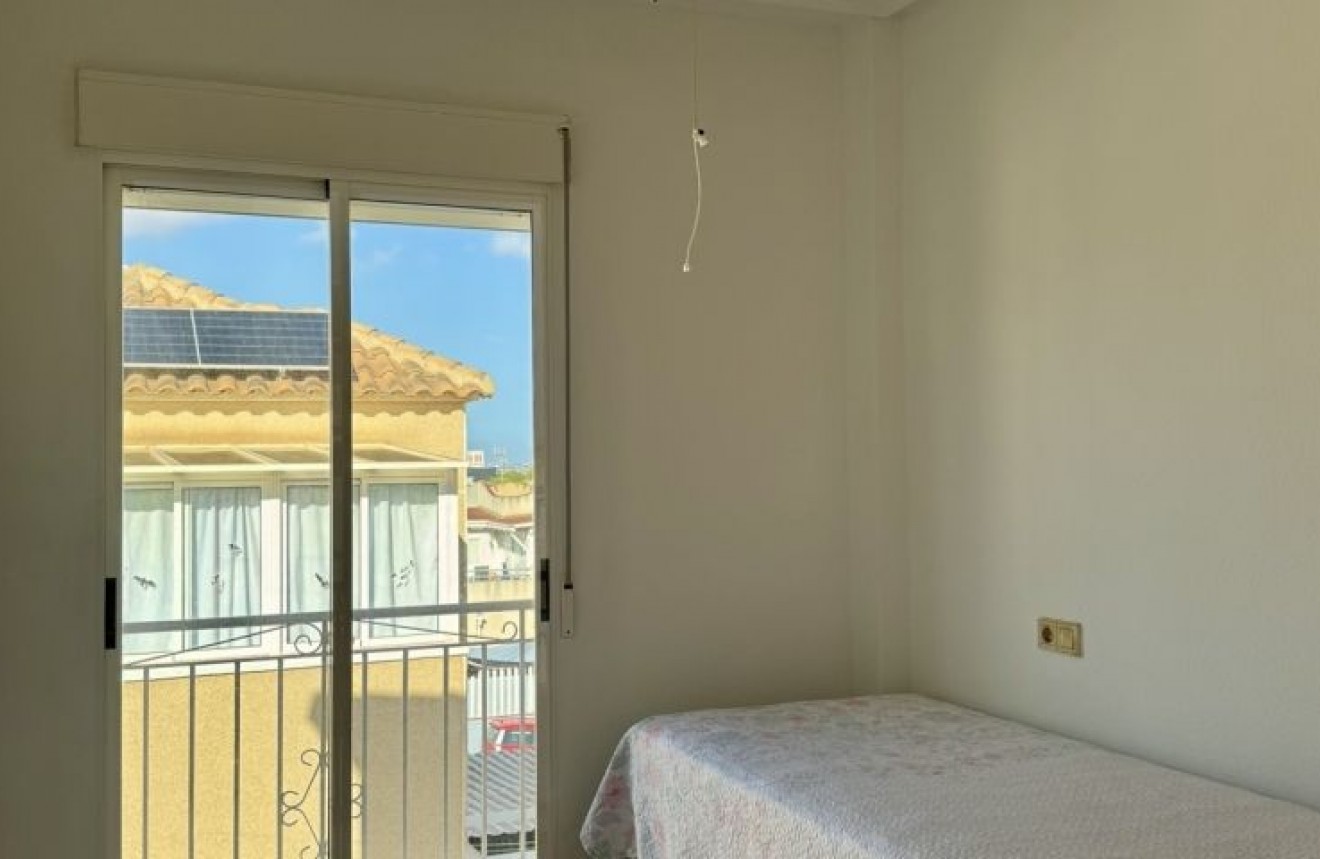 Resale - Chalet -
Torrevieja - Costa Blanca