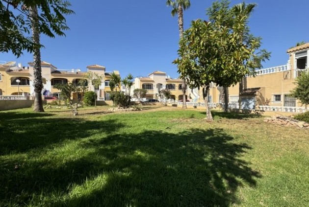 Resale - Chalet -
Torrevieja - Costa Blanca