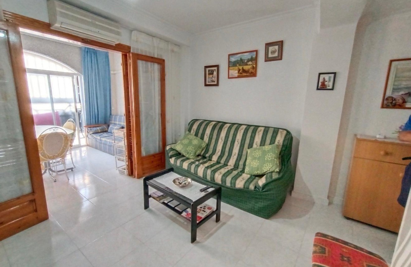 Tweedehands - Appartement / flat -
Torrevieja - Estacion de autobuses