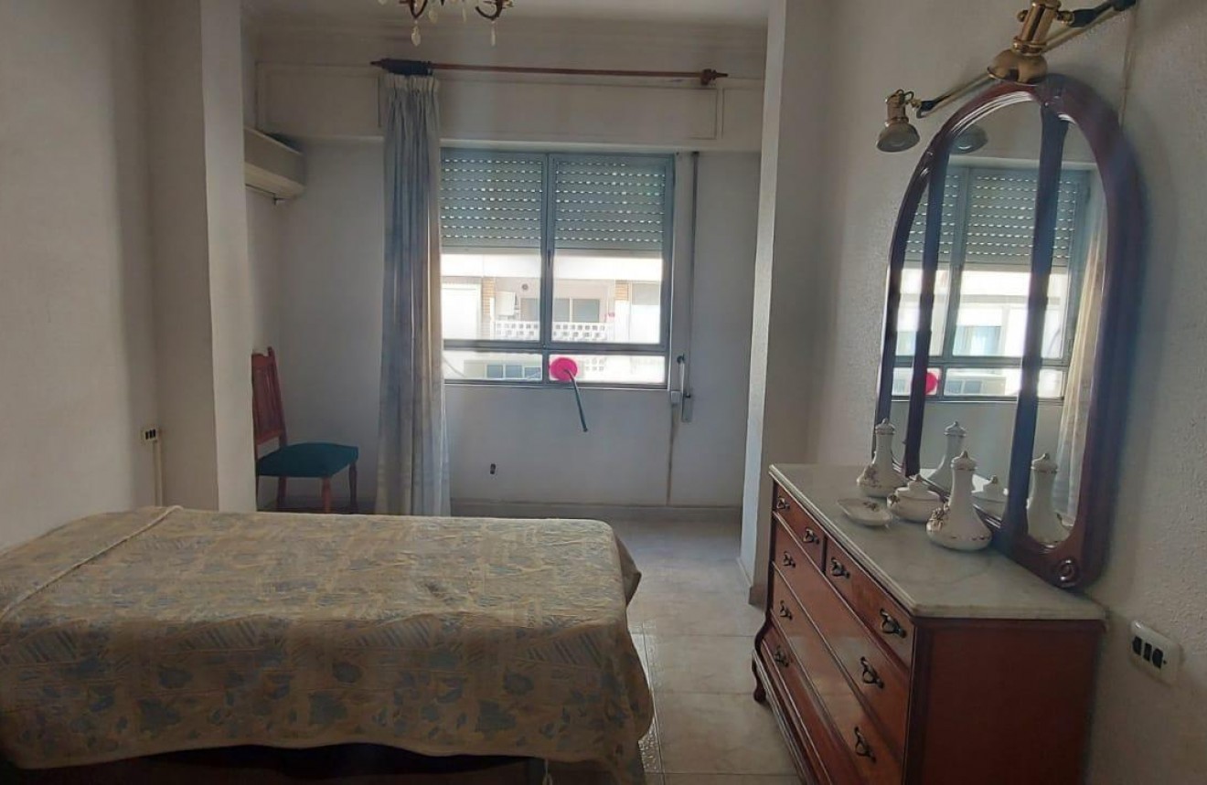 Aus zweiter Hand - Wohnung -
Orihuela - Zona Centro